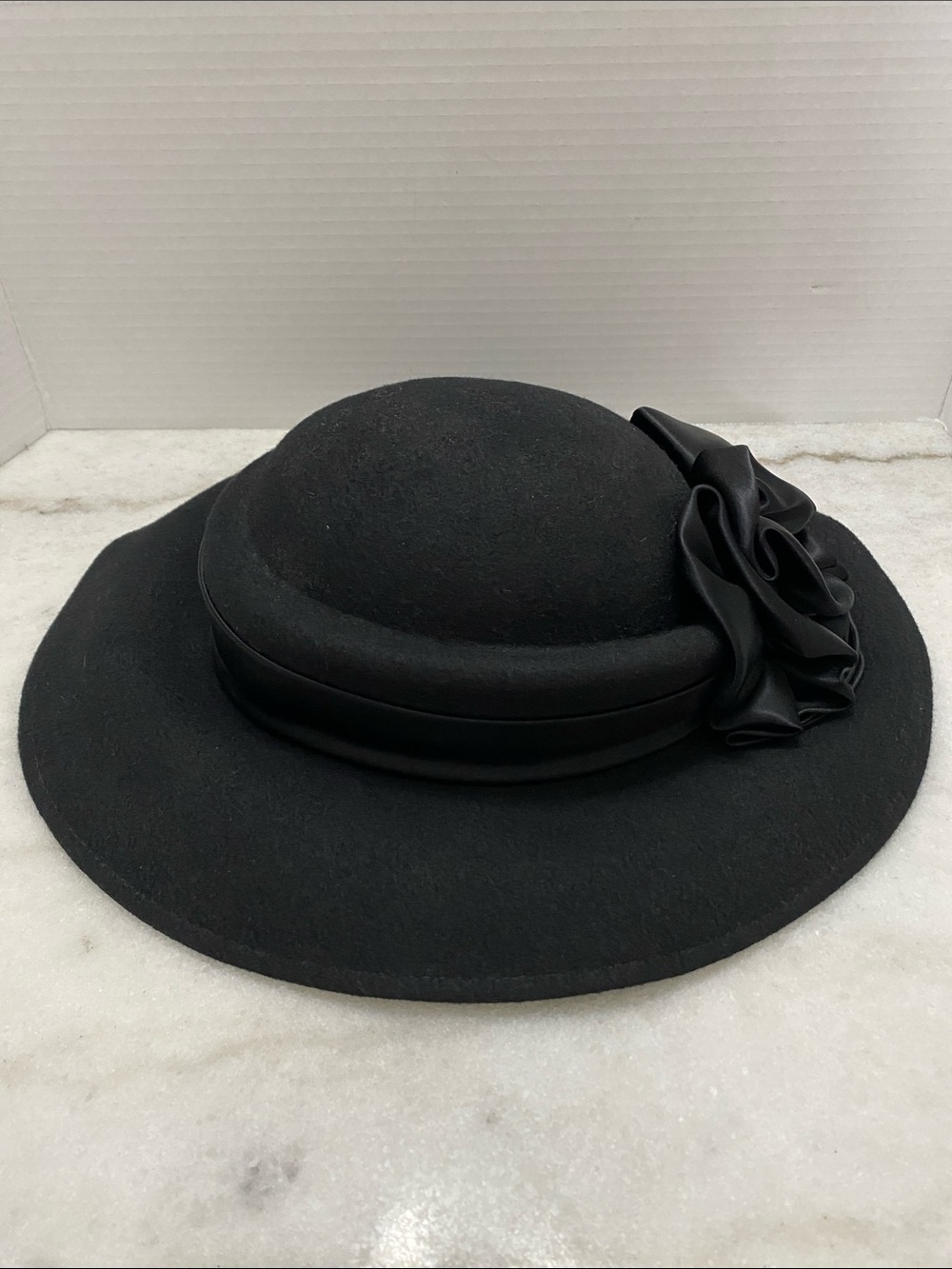 Vintage Georgette Black Felt Cloche Hat Satin Rosette Wide Brim - Picture 7 of 11